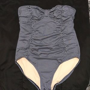 Strapless bathing suit
